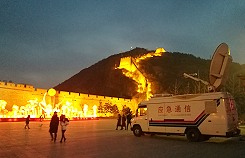 A China Unicom SNG satellite truck transmitting from the Great Wall