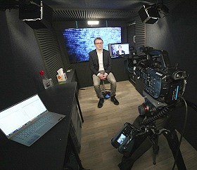 Newscamera offers a mobile TV live broadcast studio in Berlin and Germany.